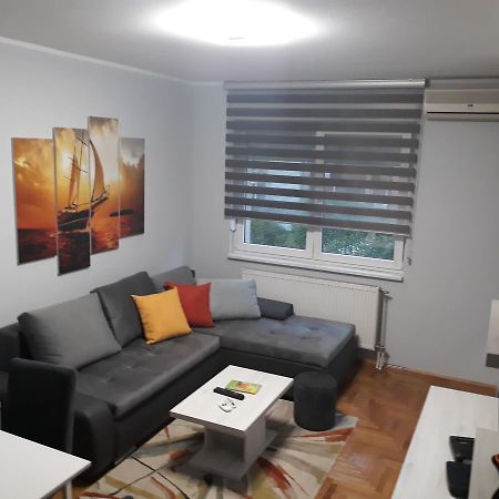 Apartment Azzuro 2 Novi Sad Buitenkant foto