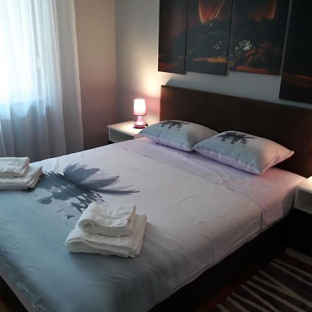 Apartment Azzuro 2 Novi Sad Buitenkant foto