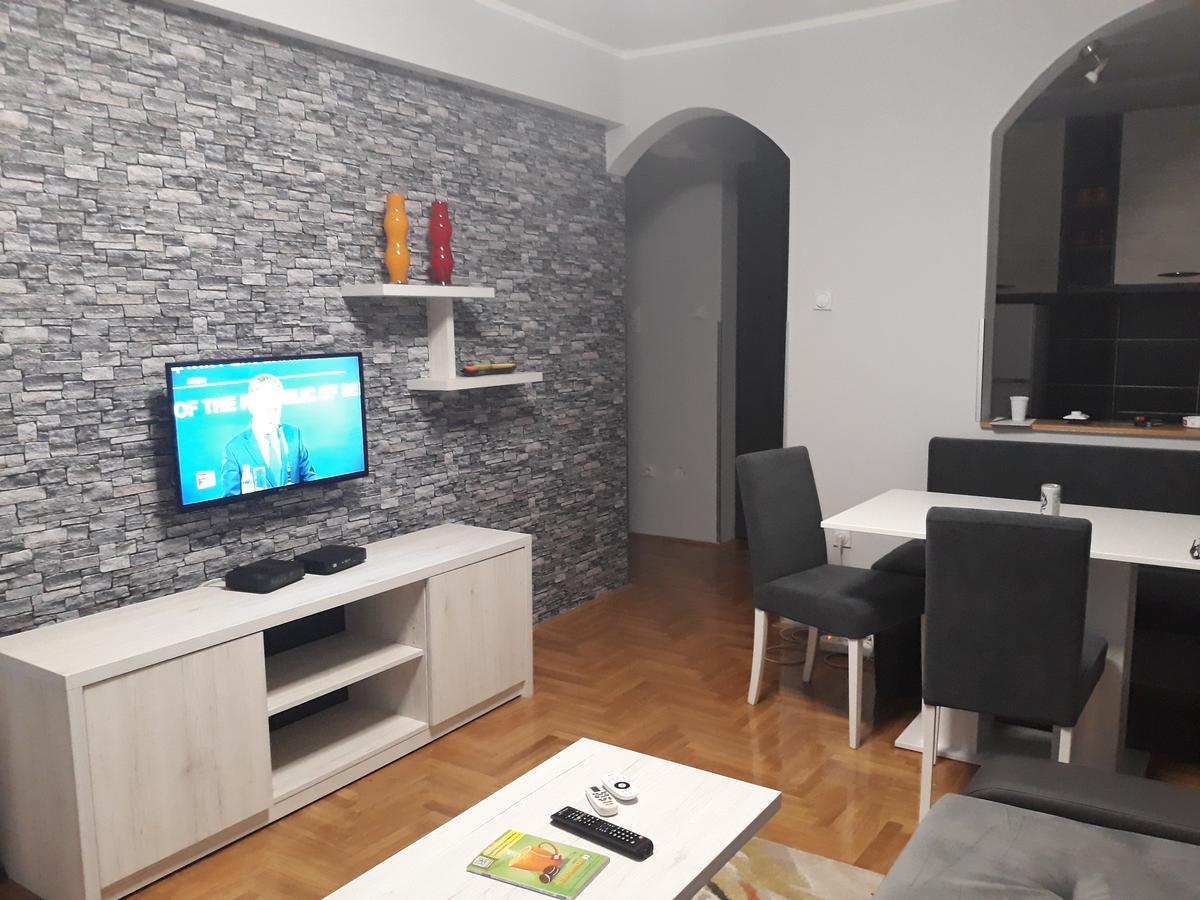 Apartment Azzuro 2 Novi Sad Buitenkant foto