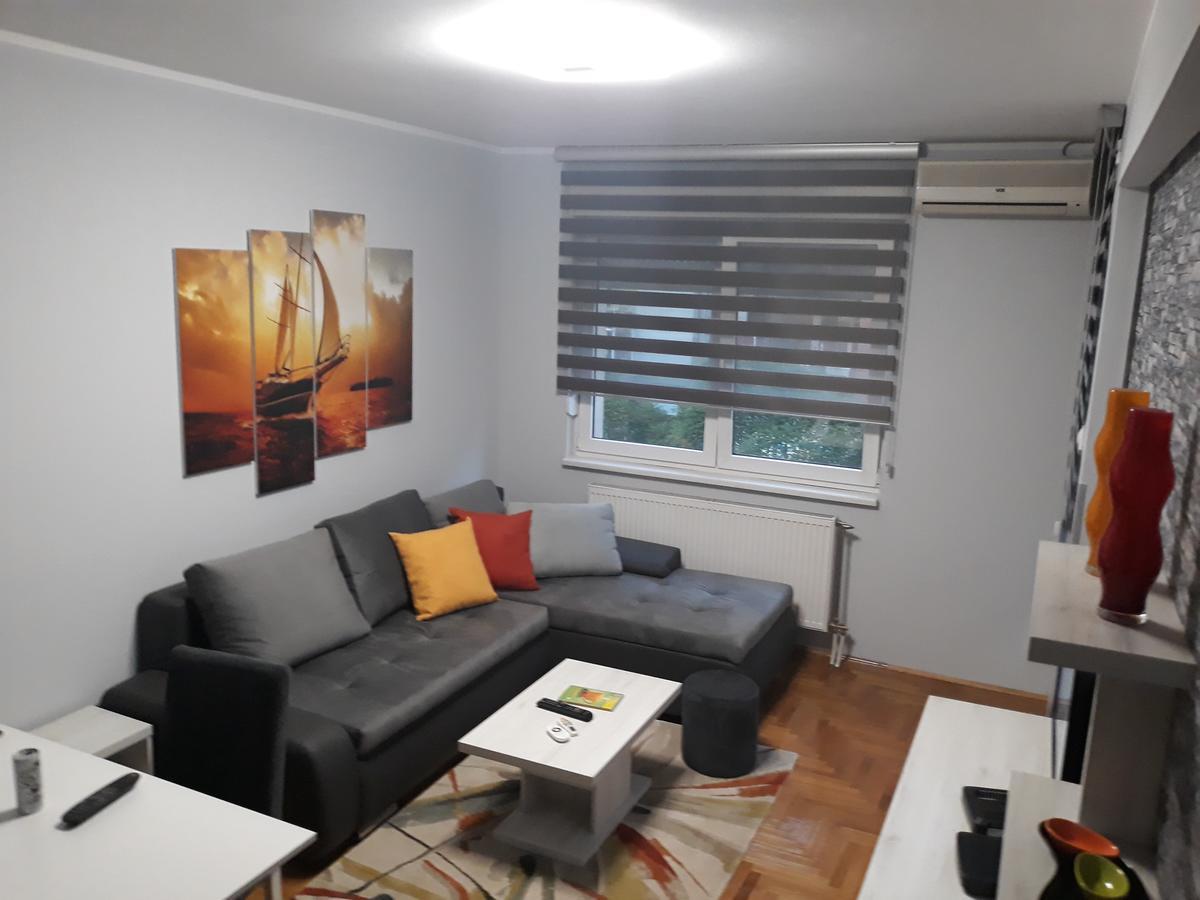 Apartment Azzuro 2 Novi Sad Buitenkant foto