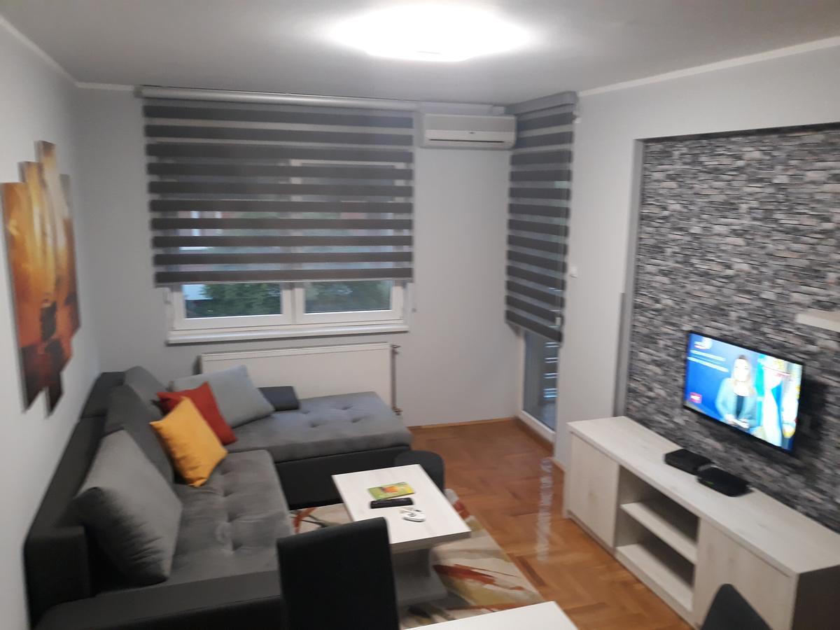 Apartment Azzuro 2 Novi Sad Buitenkant foto