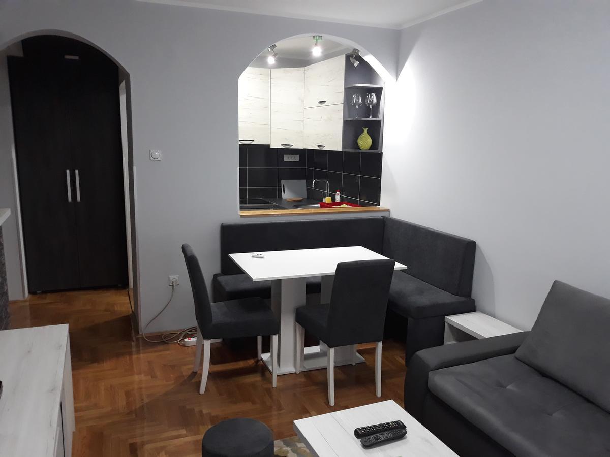 Apartment Azzuro 2 Novi Sad Buitenkant foto
