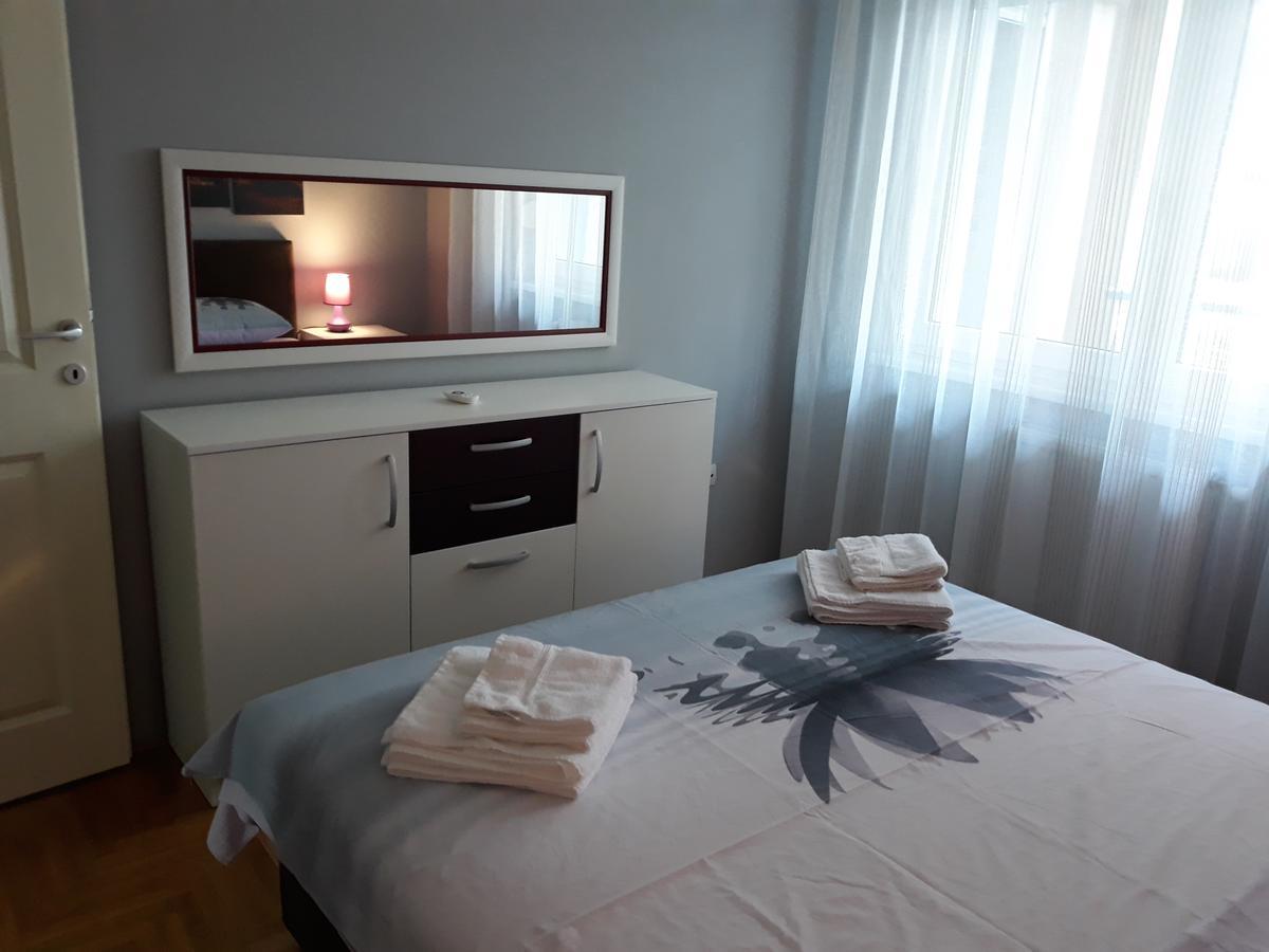 Apartment Azzuro 2 Novi Sad Buitenkant foto